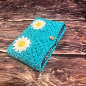 Crocheted turquoise Daisiy Book Sleeve